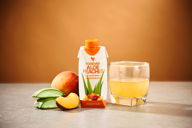 Aloe-Peaches-EU-With-Glass-Final.png